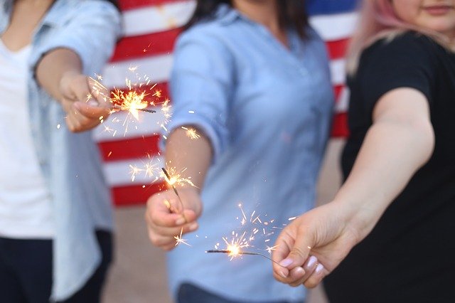 sparklers-828570_640